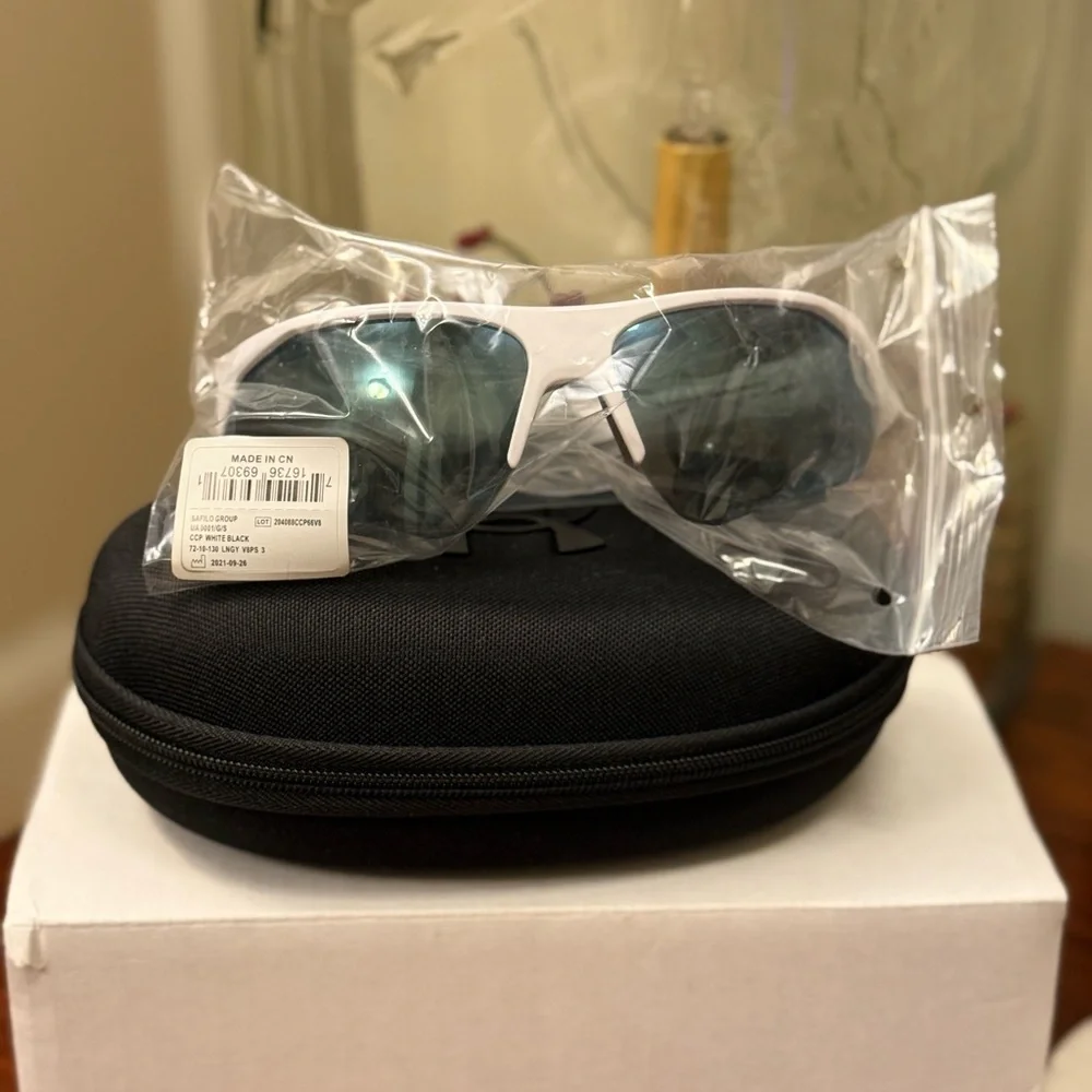UNDER ARMOUR PLAYMAKER Sunglasses With Case